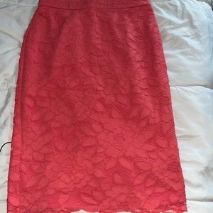 flattering lace pencil skirt